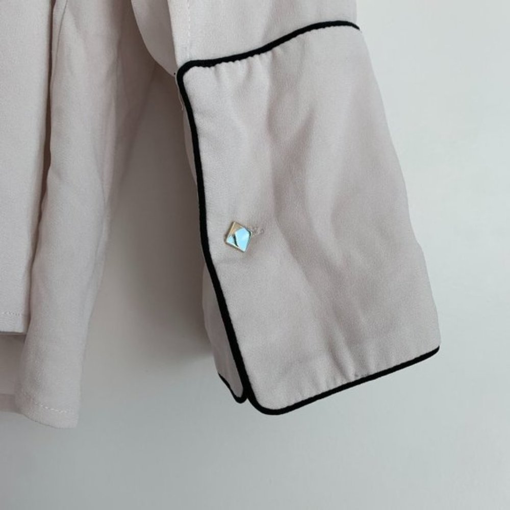 MM LaFleur Josephine V-Neck Blouse - Picture 6 of 7